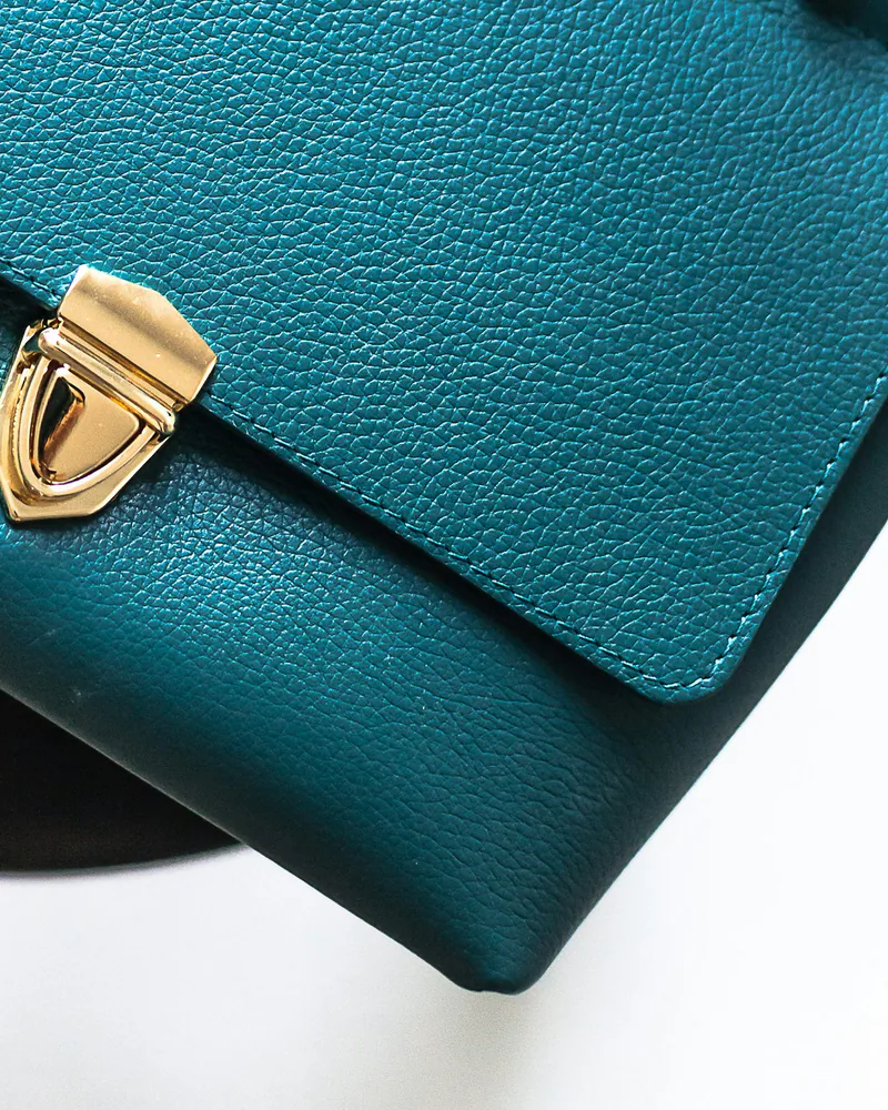 Coach Tabby Top Handle 20, corner