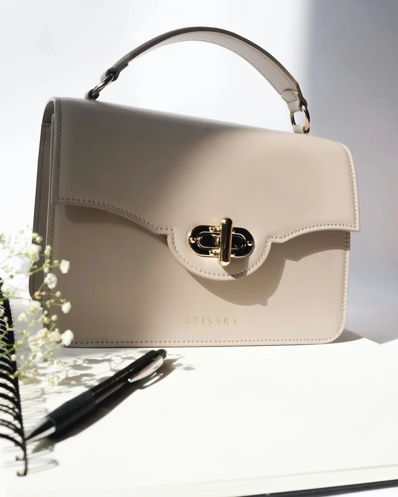 Dior 30 Montaigne Top Handle in latte leather