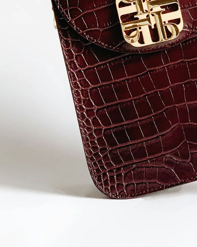 Saint Laurent Sunset Medium, corner
