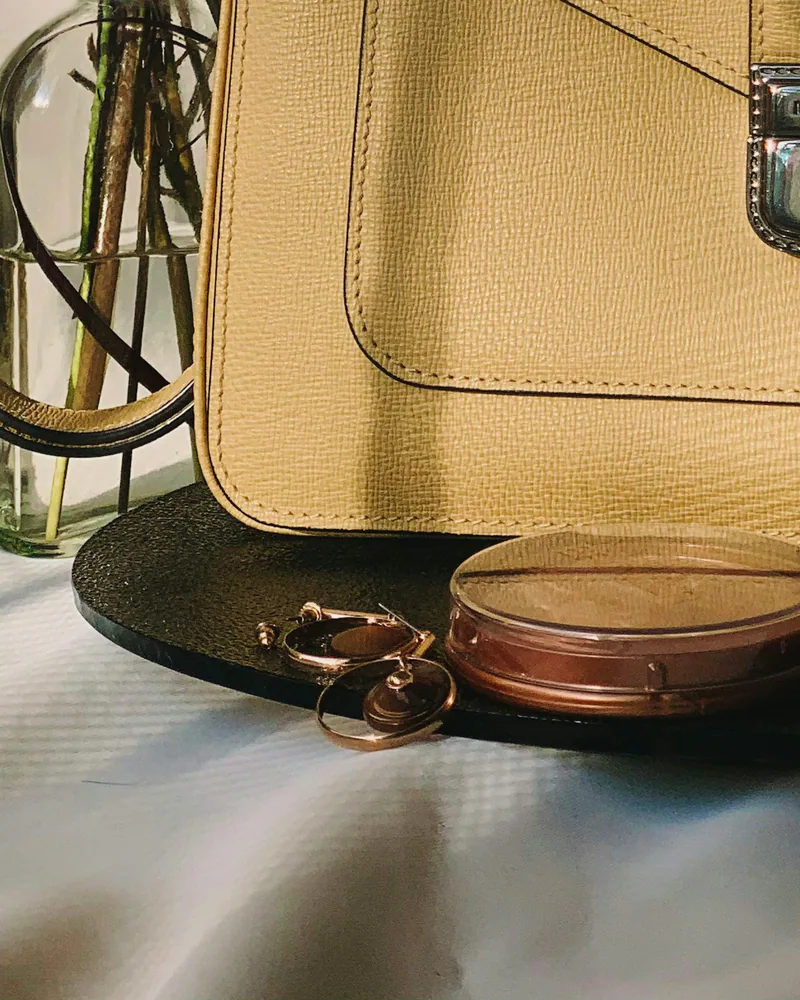 Celine 16 Small, corner