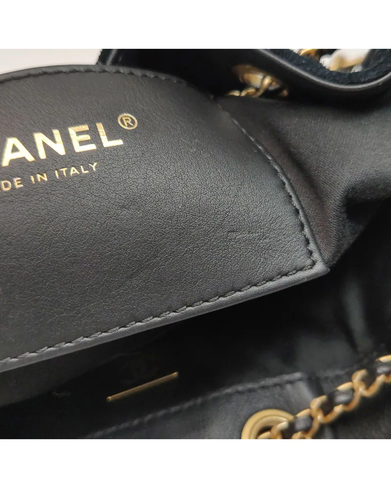 Chanel 25 Bag Small, close up light wear on the lining