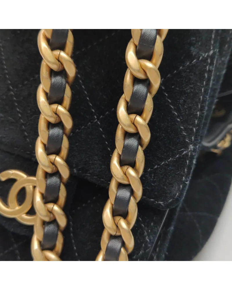 Chanel 25 Bag Small, close up light wear on the strap