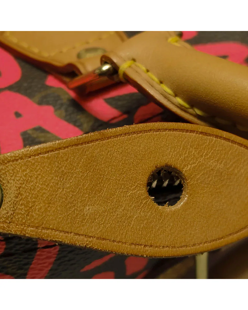 Louis Vuitton Speedy 30, Stephen Sprouse Graffiti, close up moderate wear on the natural leather trim