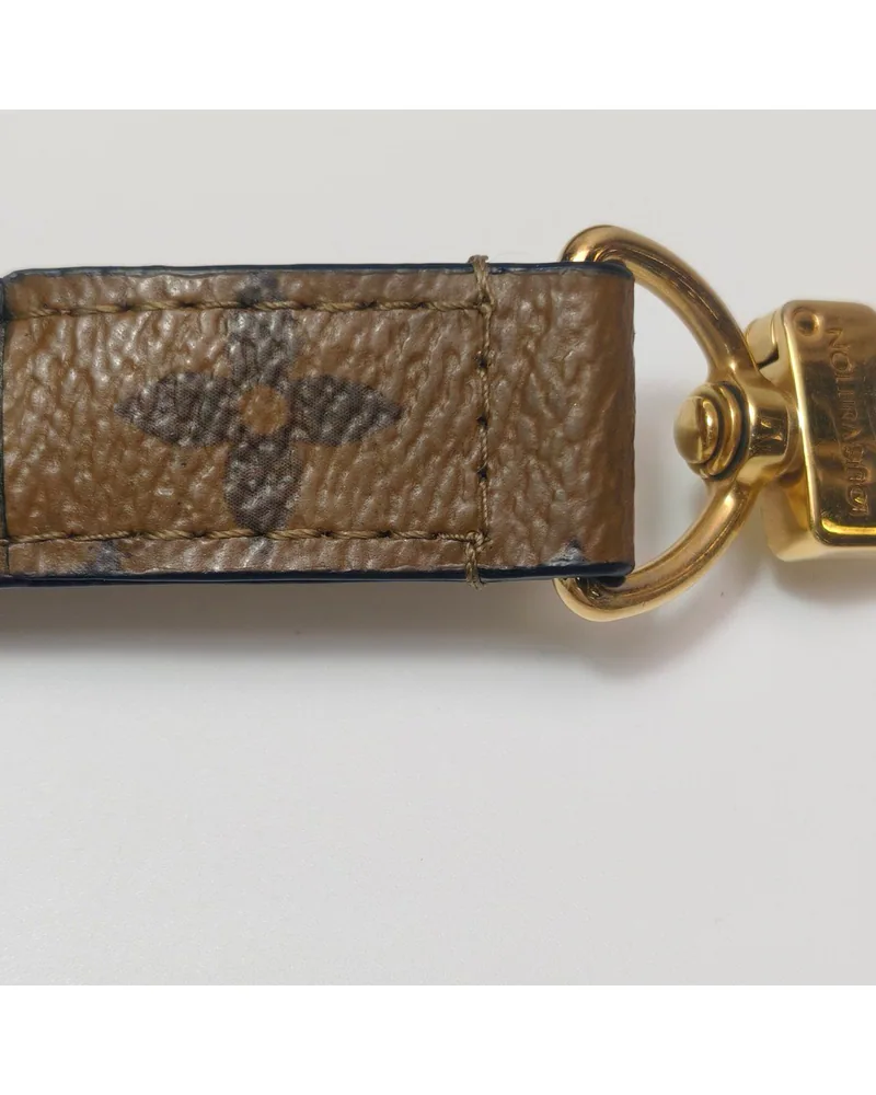 Louis Vuitton Pochette Métis MM, close up light wear on the strap