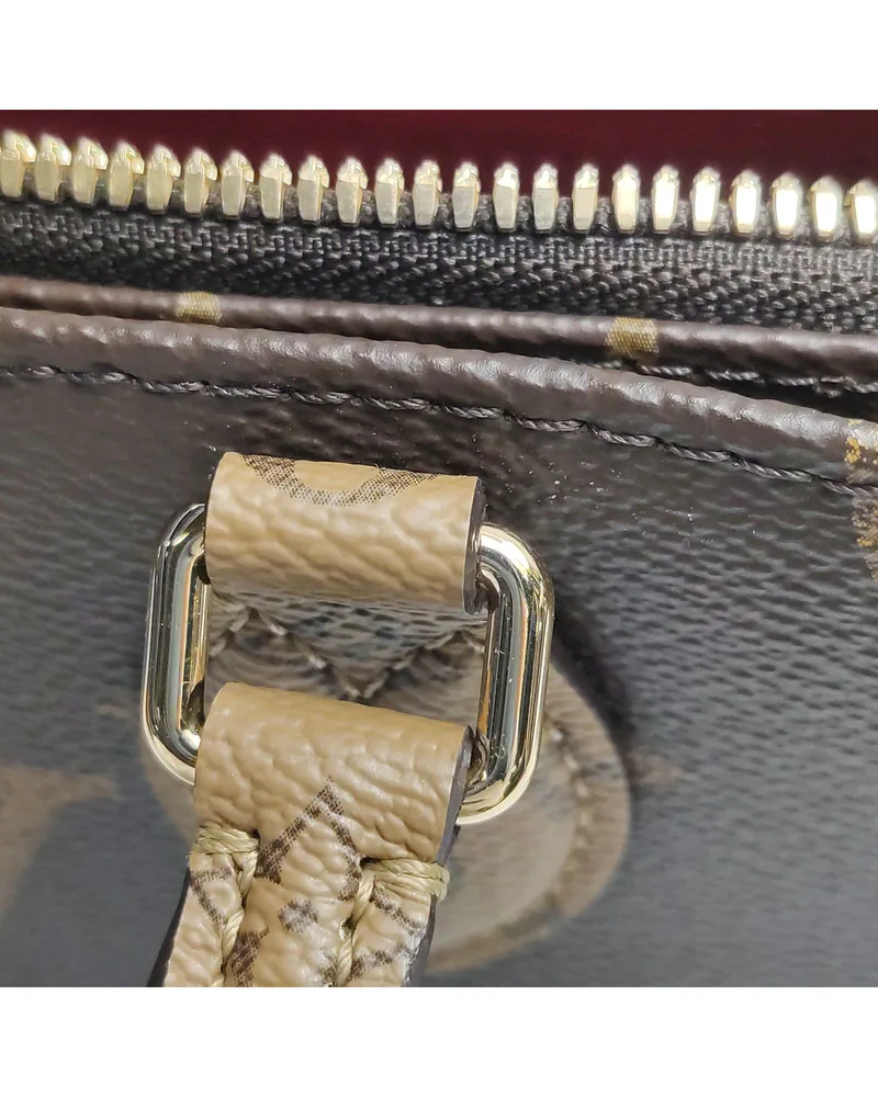 Louis Vuitton OnTheGo East West, close up light wear on the hardware