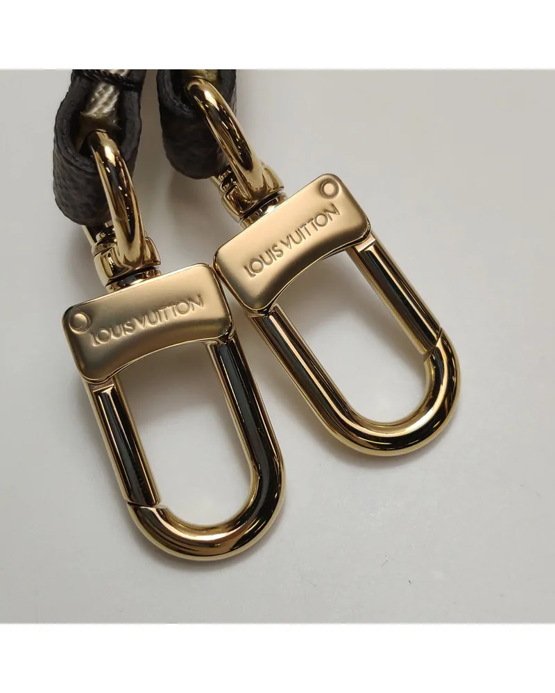 Louis Vuitton OnTheGo East West, close up light wear on the hardware