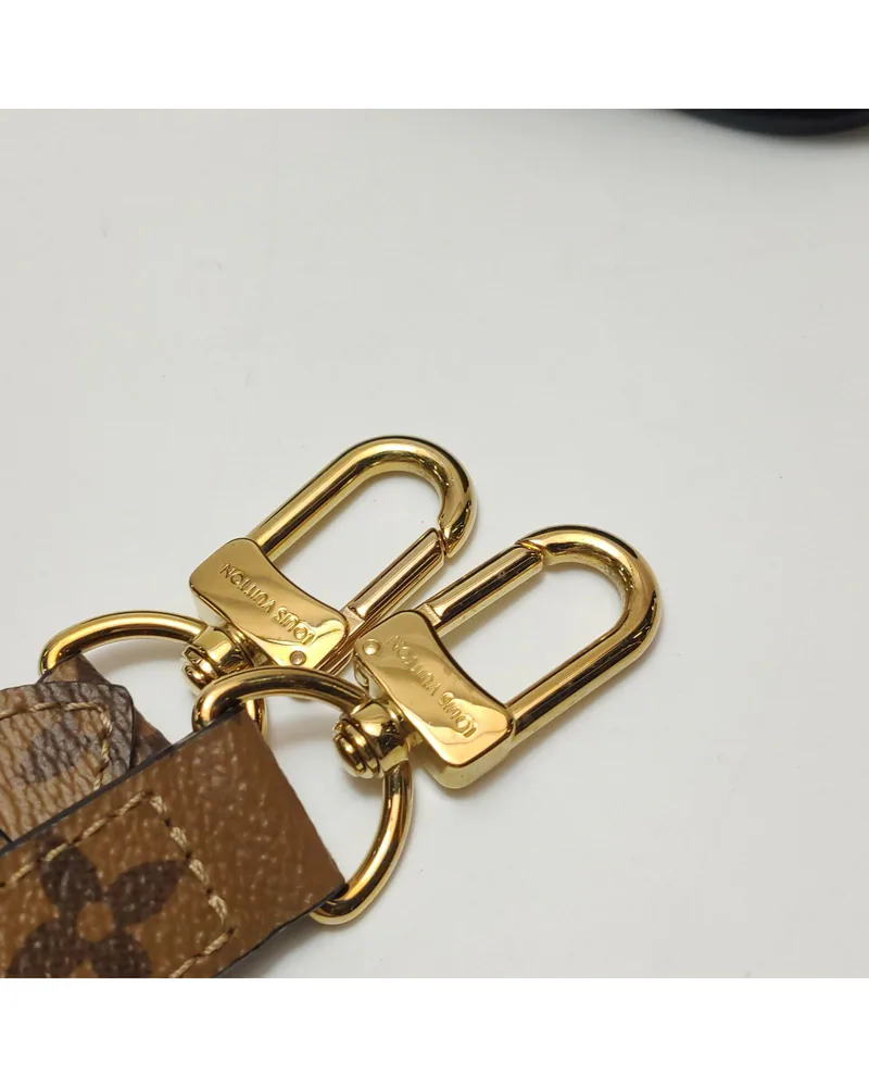 Louis Vuitton Pochette Métis MM, close up light wear on the hardware