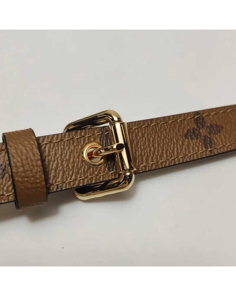 Louis Vuitton Pochette Métis MM, close up light wear on the hardware