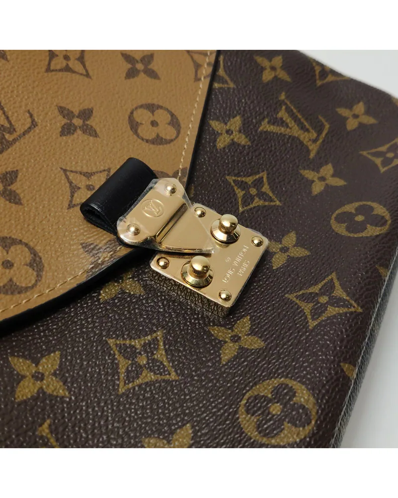 Louis Vuitton Pochette Métis MM, close up light wear on the hardware