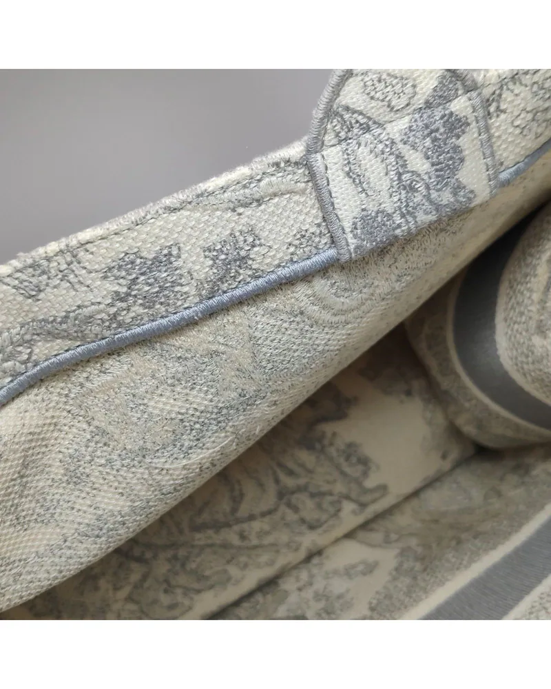 Dior Book Tote Medium, Toile de Jouy, close up light marks on the lining