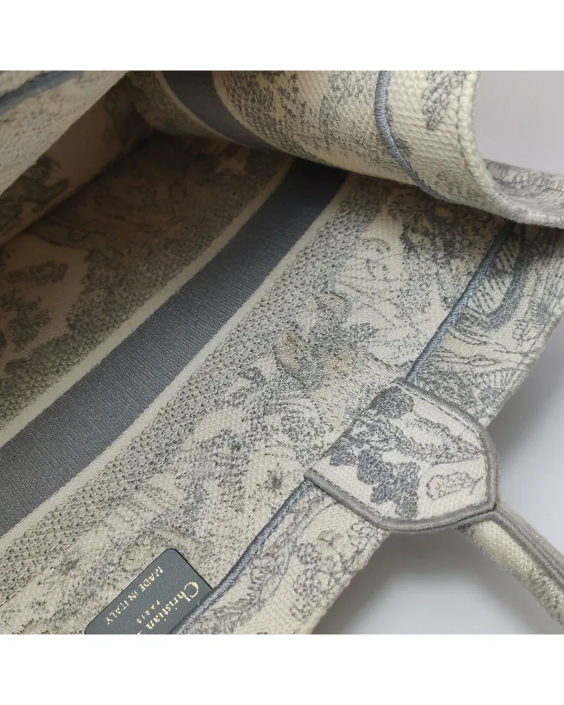 Dior Book Tote Medium, Toile de Jouy, close up light marks on the lining