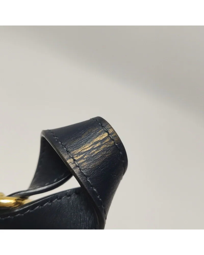 Dior Bobby Medium, close up light marks on the strap