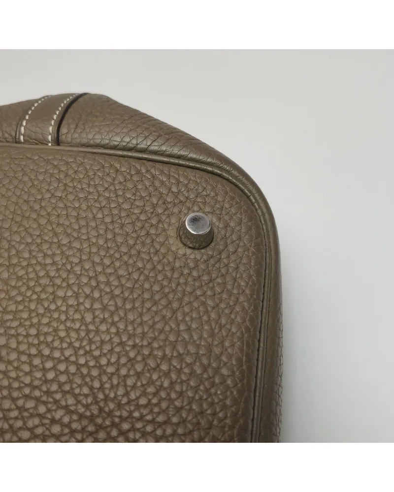 Hermès Picotin Lock 22, close up moderate wear on the hardware