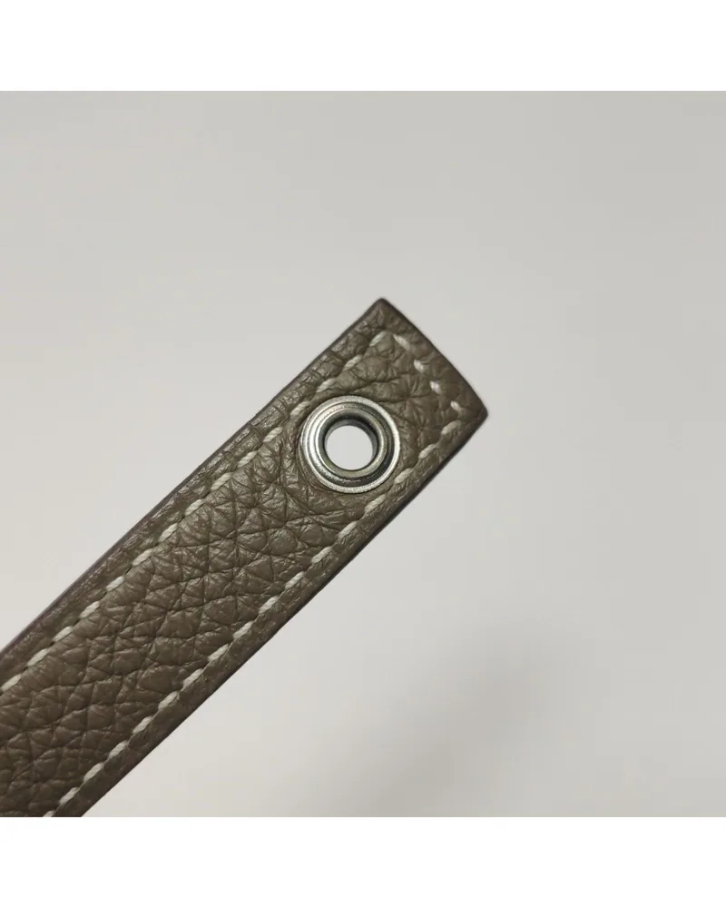 Hermès Picotin Lock 22, close up moderate wear on the hardware