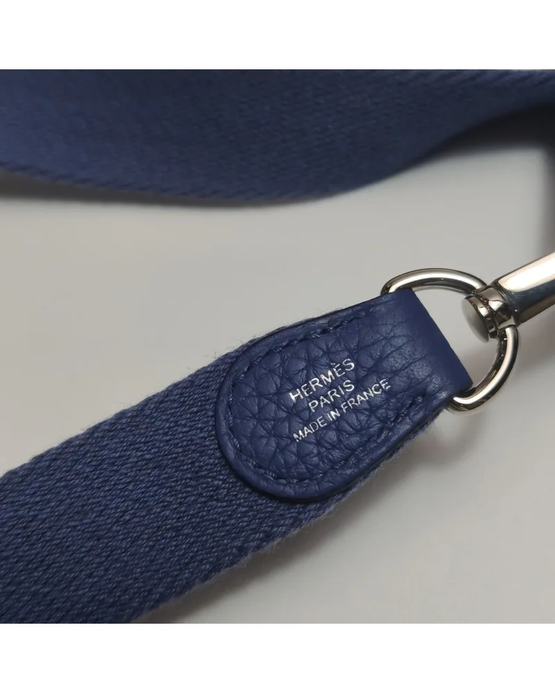Hermès Evelyne 16, close up light wear on the strap