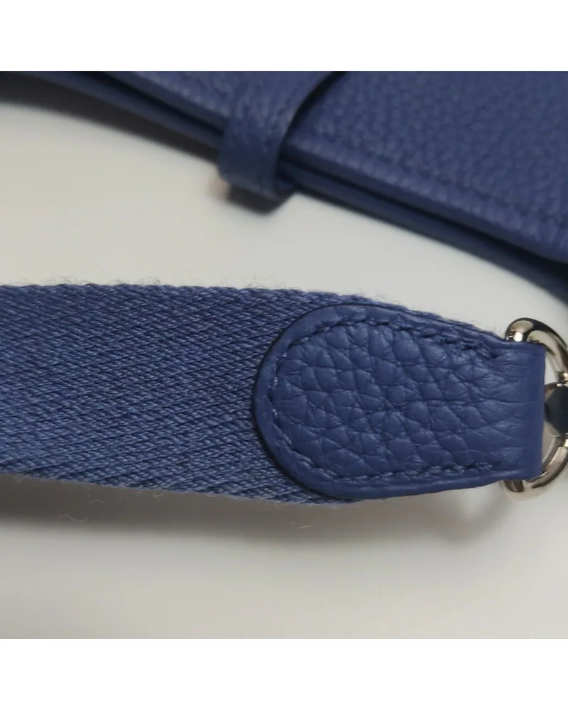 Hermès Evelyne 16, close up light marks on the strap