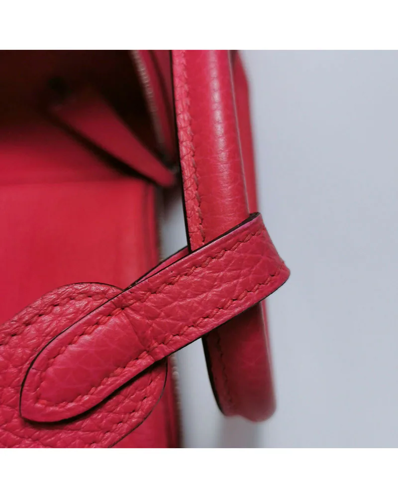 Hermès Lindy 26, close up light wear on the strap
