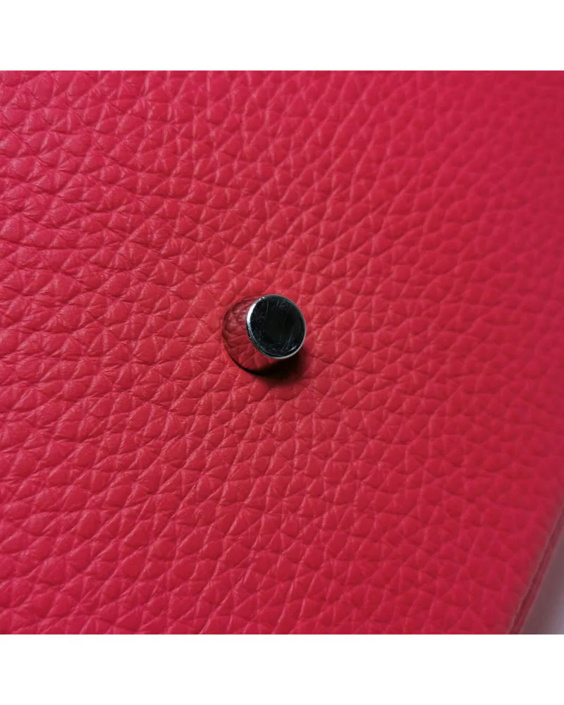 Hermès Lindy 26, close up light wear on the hardware
