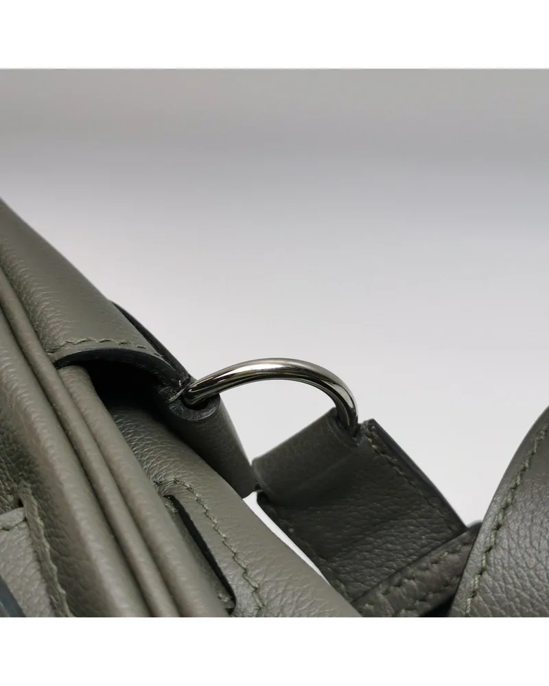 Hermès Kelly Messenger Small, close up light wear on the hardware