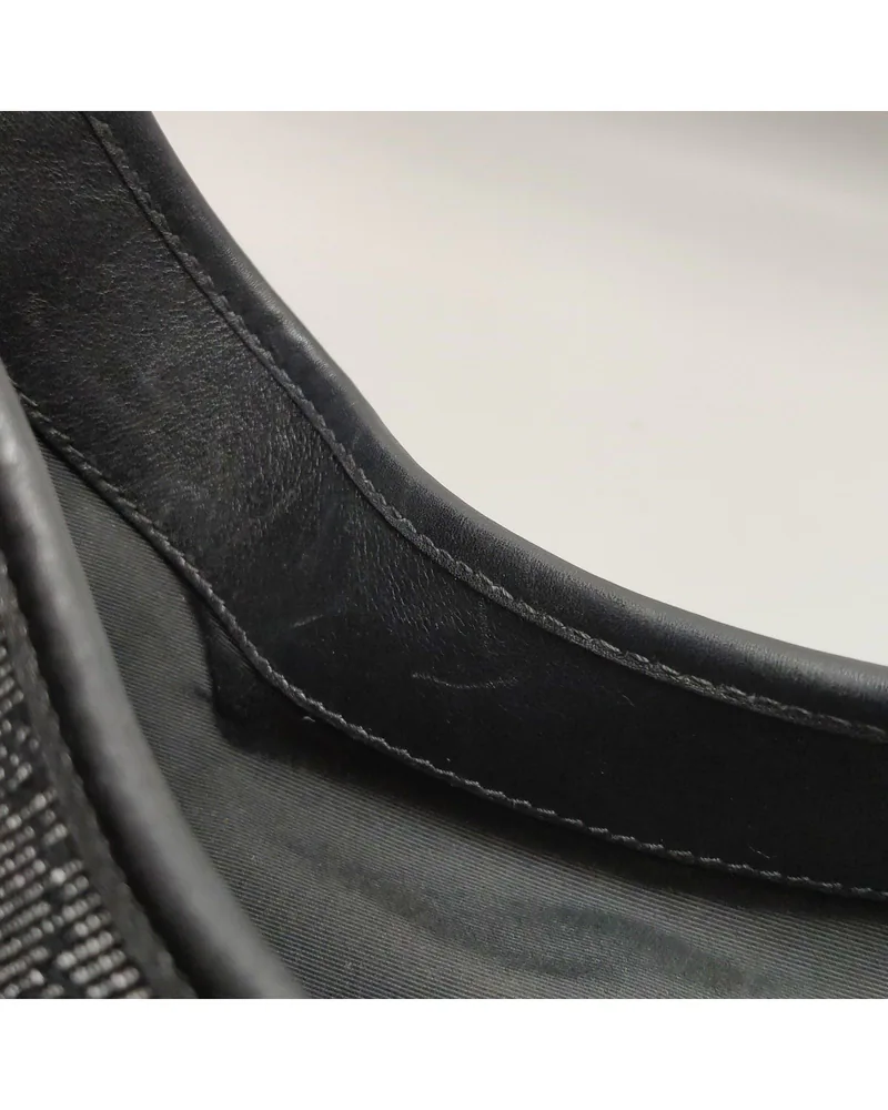 Gucci Jackie 1961, close up light scratches on the lining