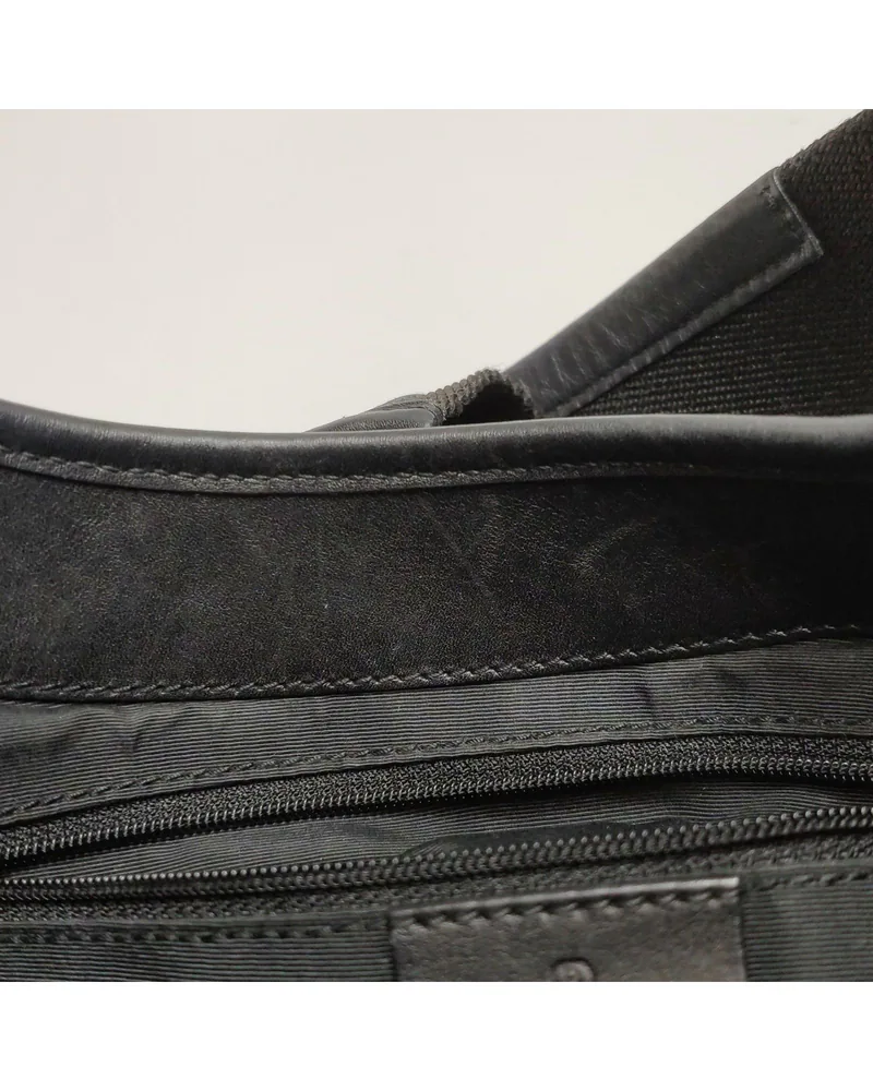 Gucci Jackie 1961, close up light scratches on the lining