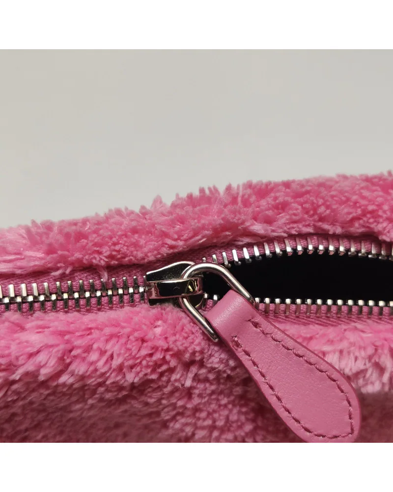 Prada Re-Edition 2000, close up light wear on the zip