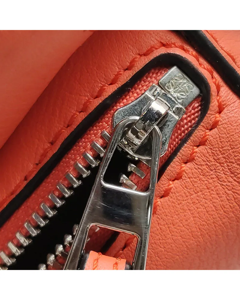 Loewe Puzzle Mini, close up light wear on the hardware