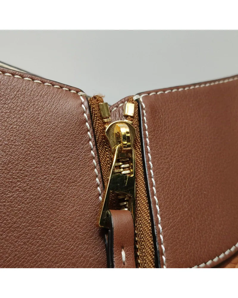 Loewe Hammock Small, close up light wear on the hardware