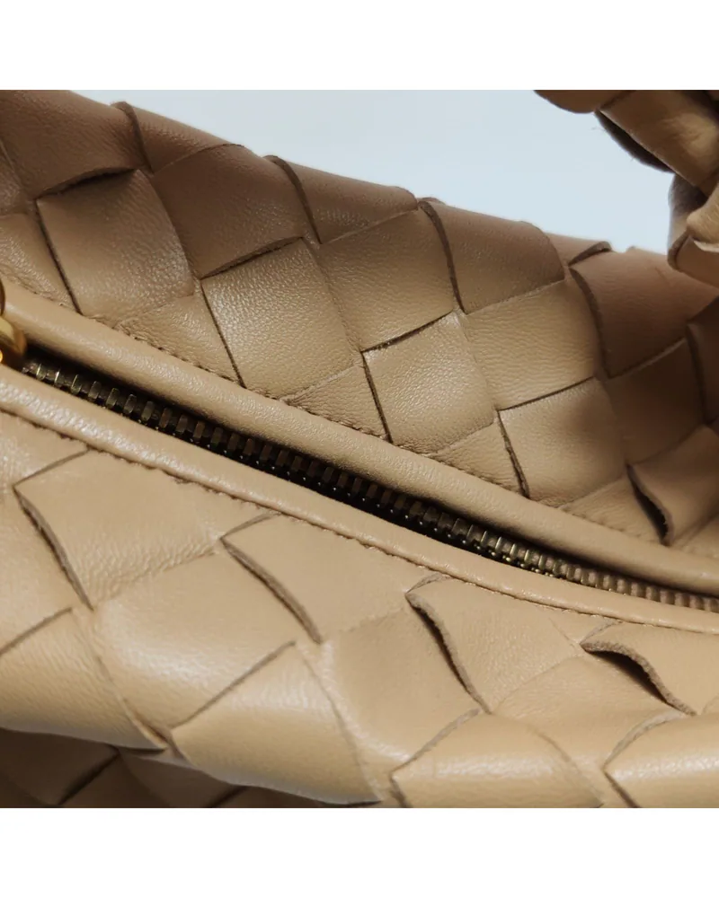 Bottega Veneta Mini Jodie, close up light wear on the body