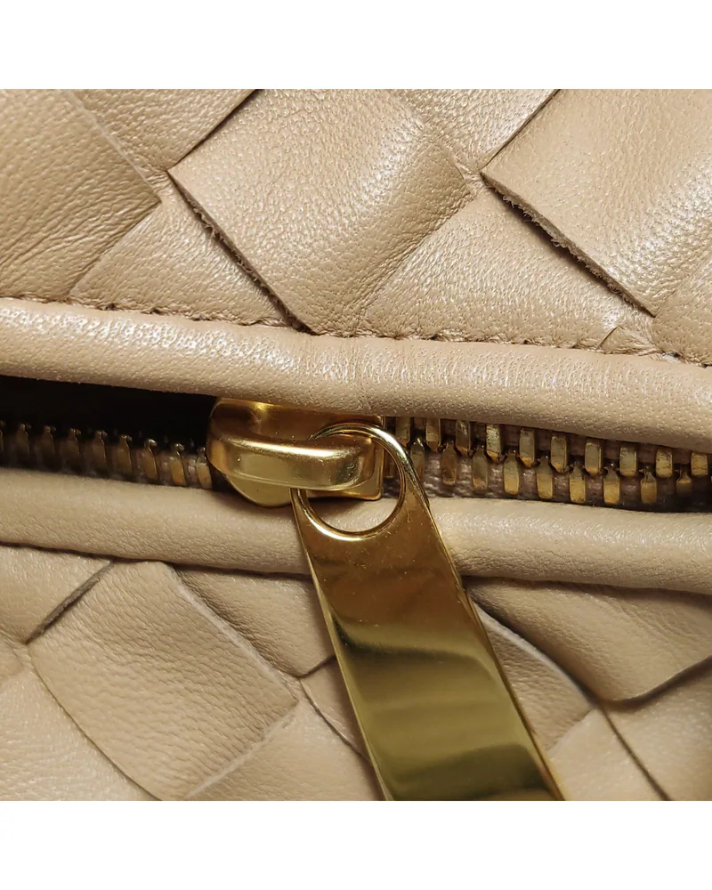 Bottega Veneta Mini Jodie, close up light wear on the zip