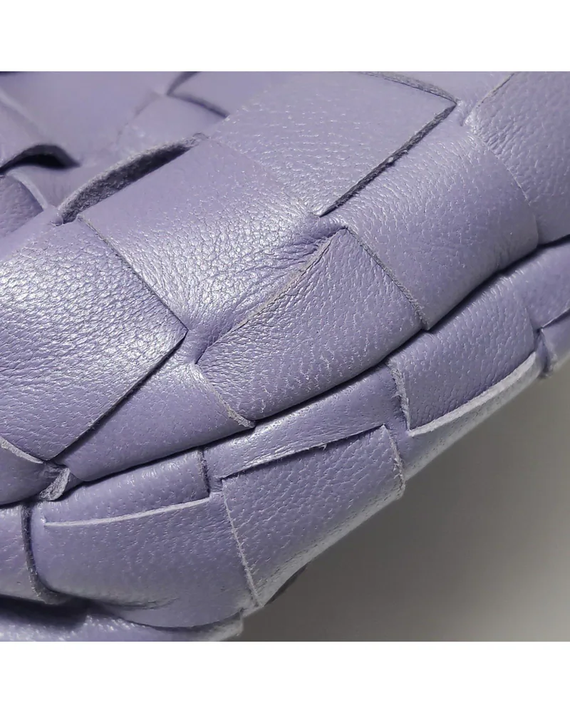 Bottega Veneta Mini Jodie, close up light wear on the body