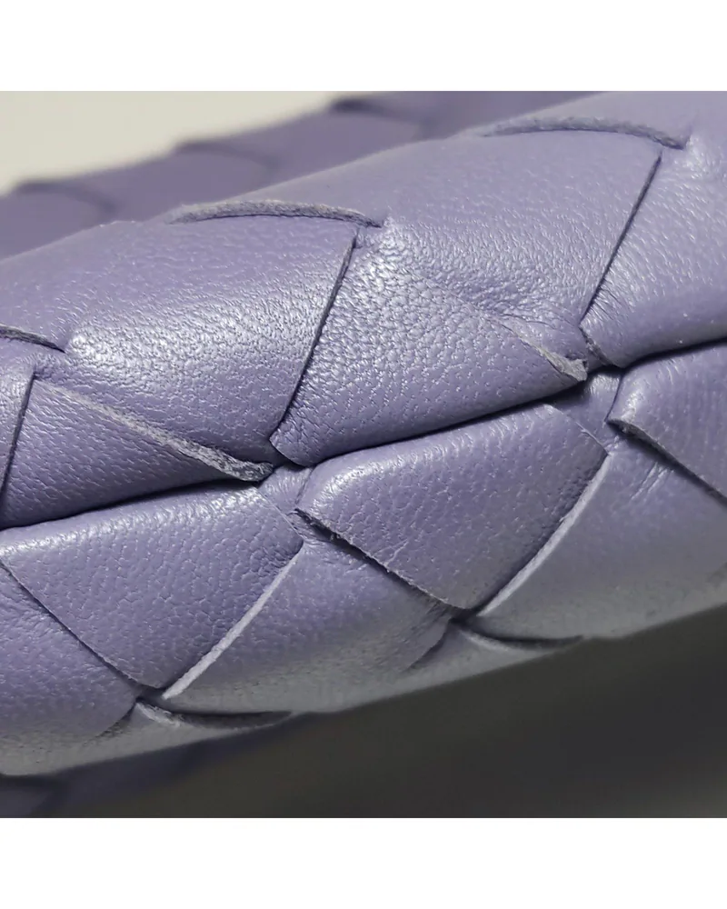 Bottega Veneta Mini Jodie, close up light wear on the body