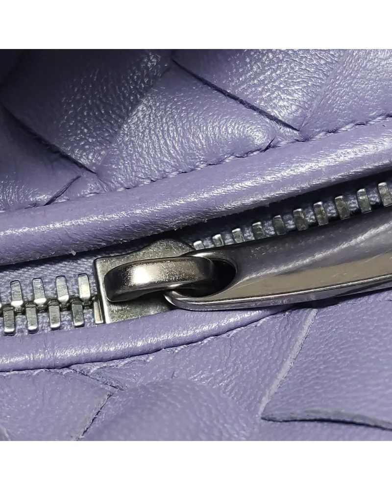 Bottega Veneta Mini Jodie, close up light wear on the zip