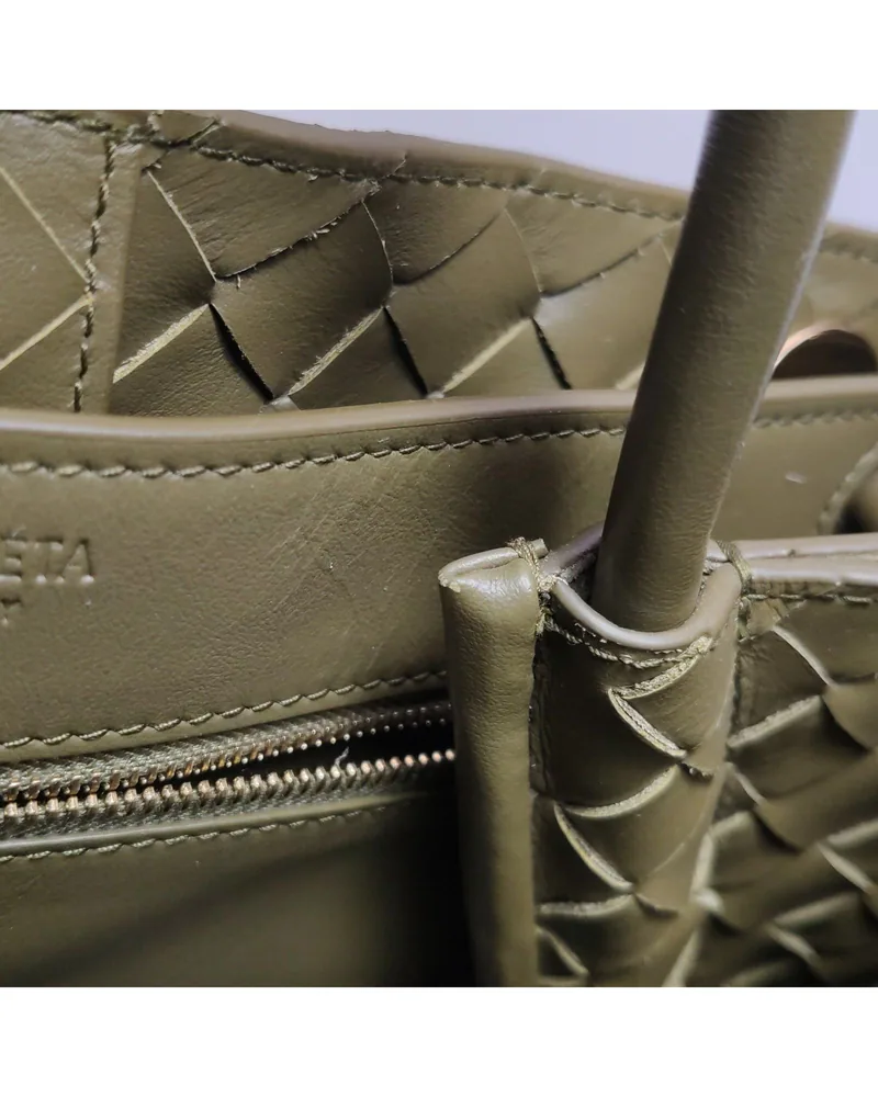 Bottega Veneta Andiamo Medium, close up light wear on the lining
