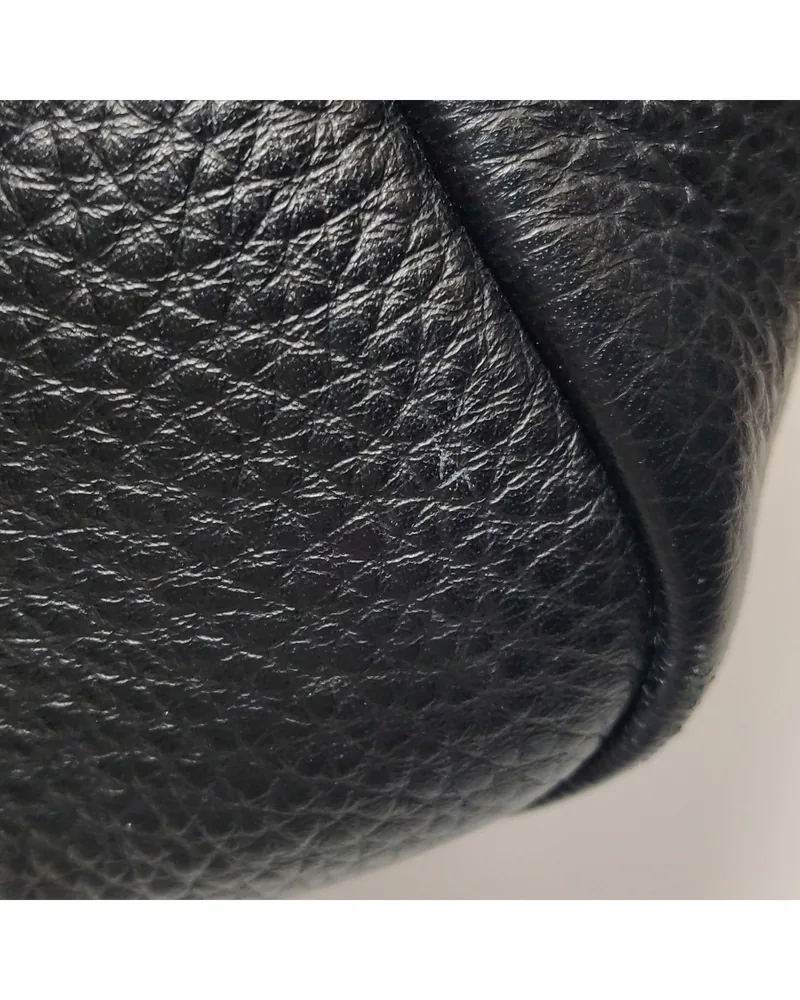 Saint Laurent Le 5 à 7 Baby, close up light marks on the body and the front