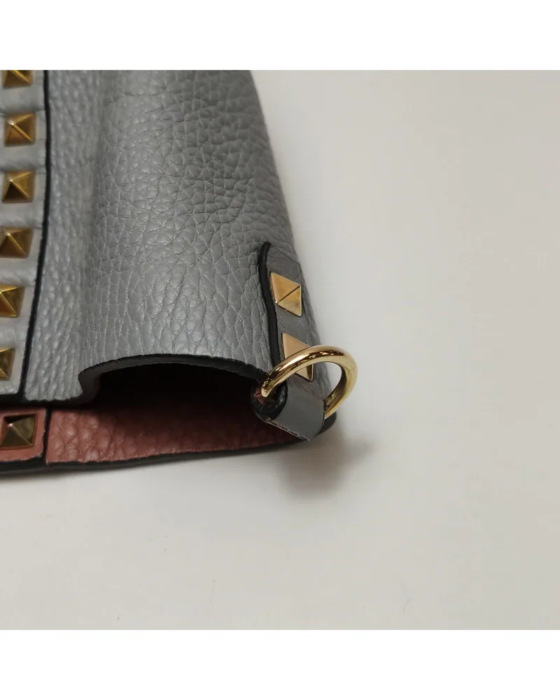 Valentino Rockstud Reversible, close up light wear on the hardware