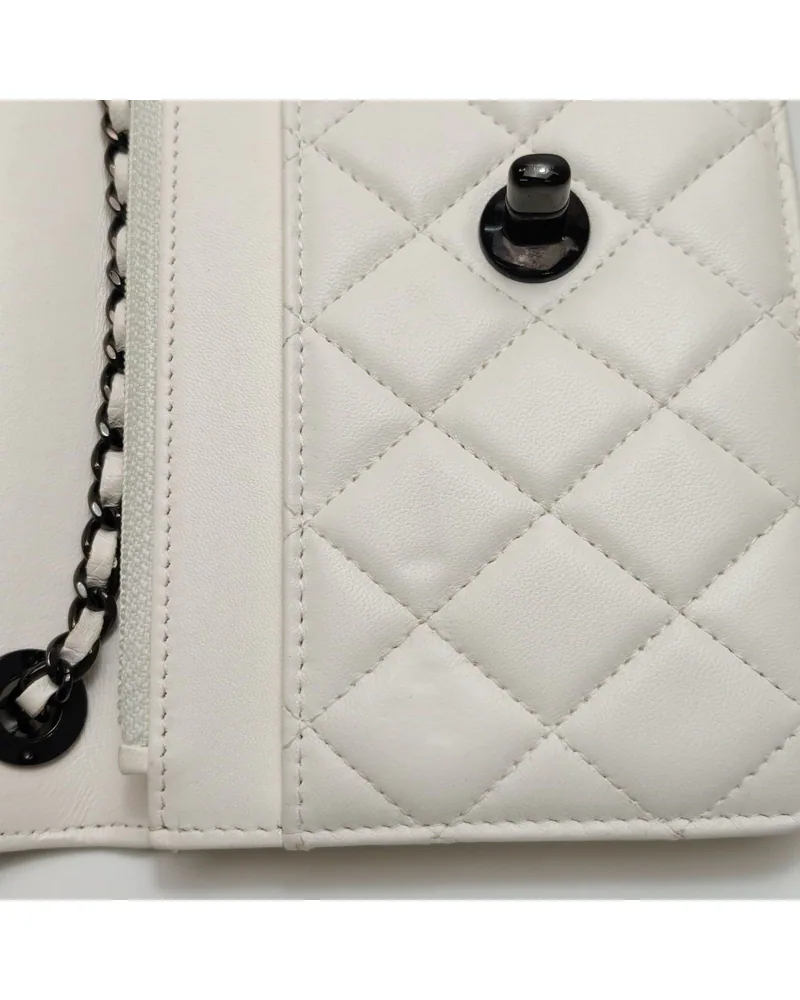 Chanel Trendy CC Wallet on Chain, close up light pressure marks on the body and the front