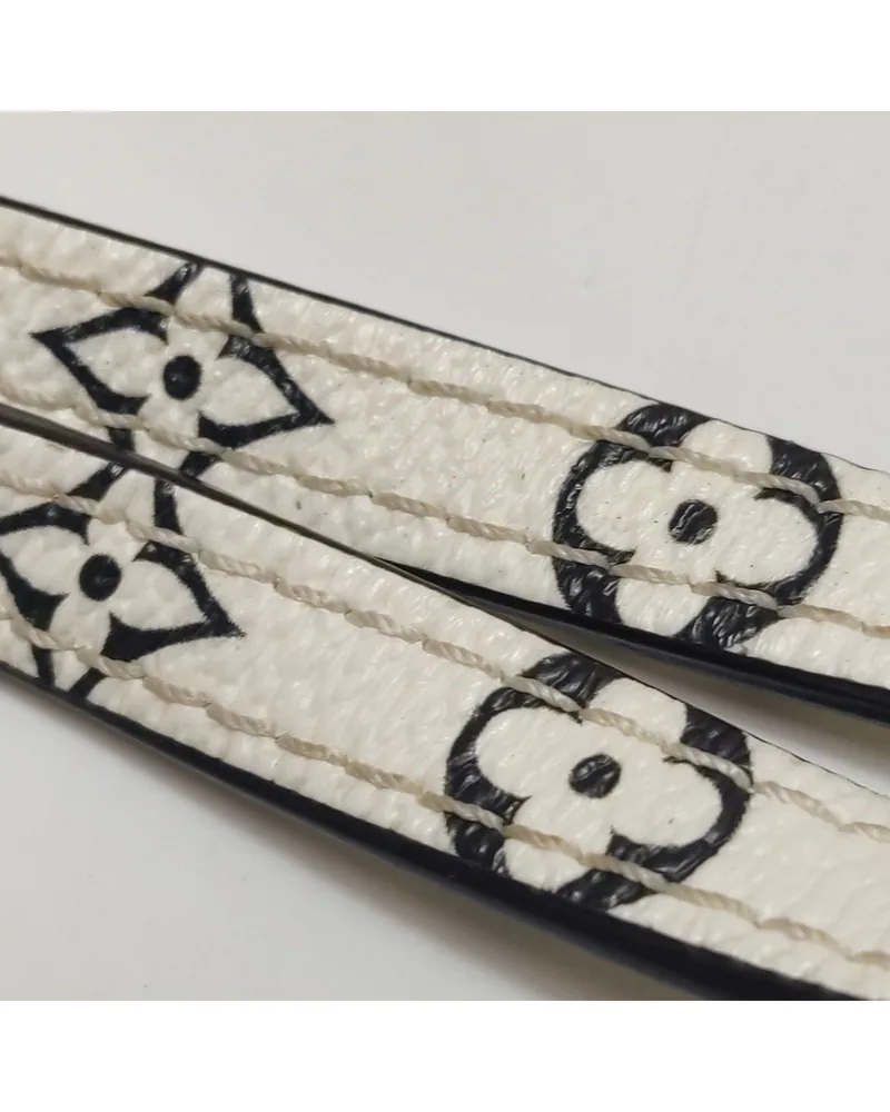 Louis Vuitton Neverfull MM, Giant Monogram, close up light marks on the strap