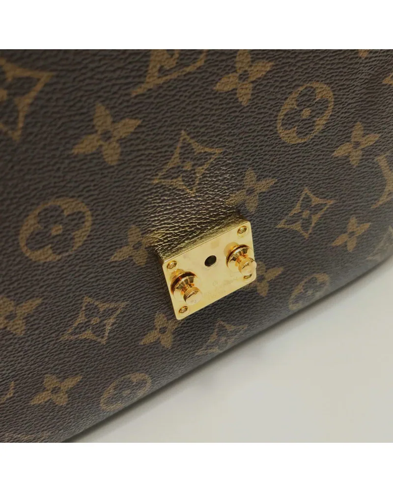 Louis Vuitton Pochette Métis MM, close up light wear on the hardware