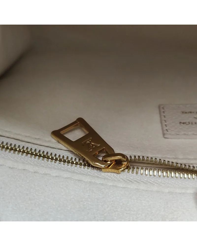 Louis Vuitton OnTheGo PM, Giant Monogram, close up light wear on the hardware