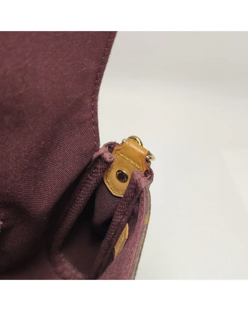 Louis Vuitton Favorite MM, close up light wear on the lining