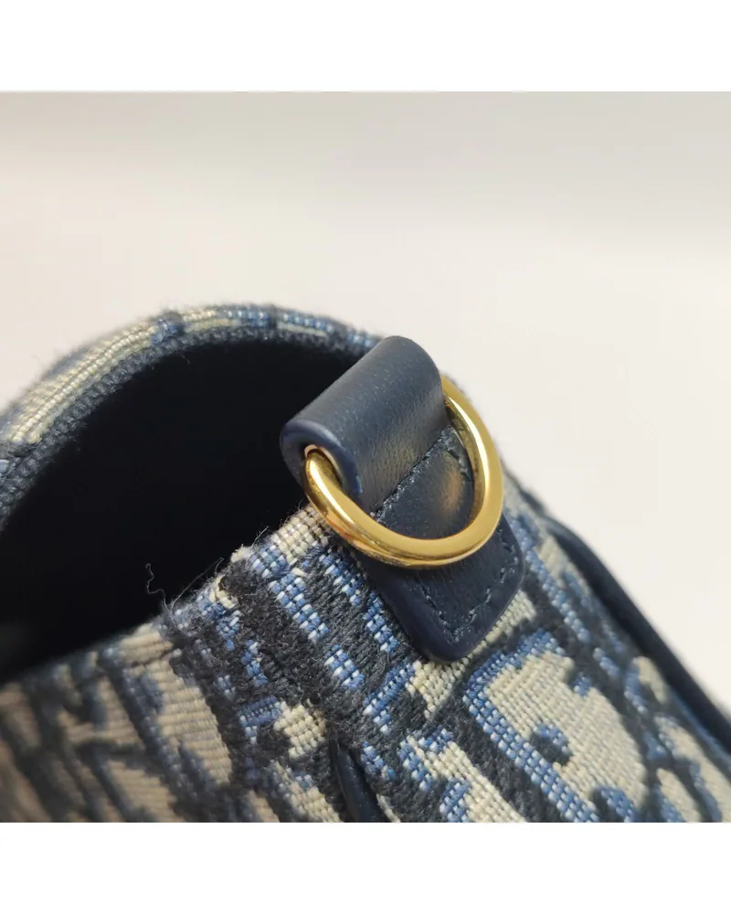 Dior 30 Montaigne, D-Vine, close up light wear on the hardware