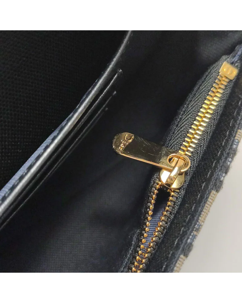 Dior 30 Montaigne, D-Vine, close up light wear on the hardware