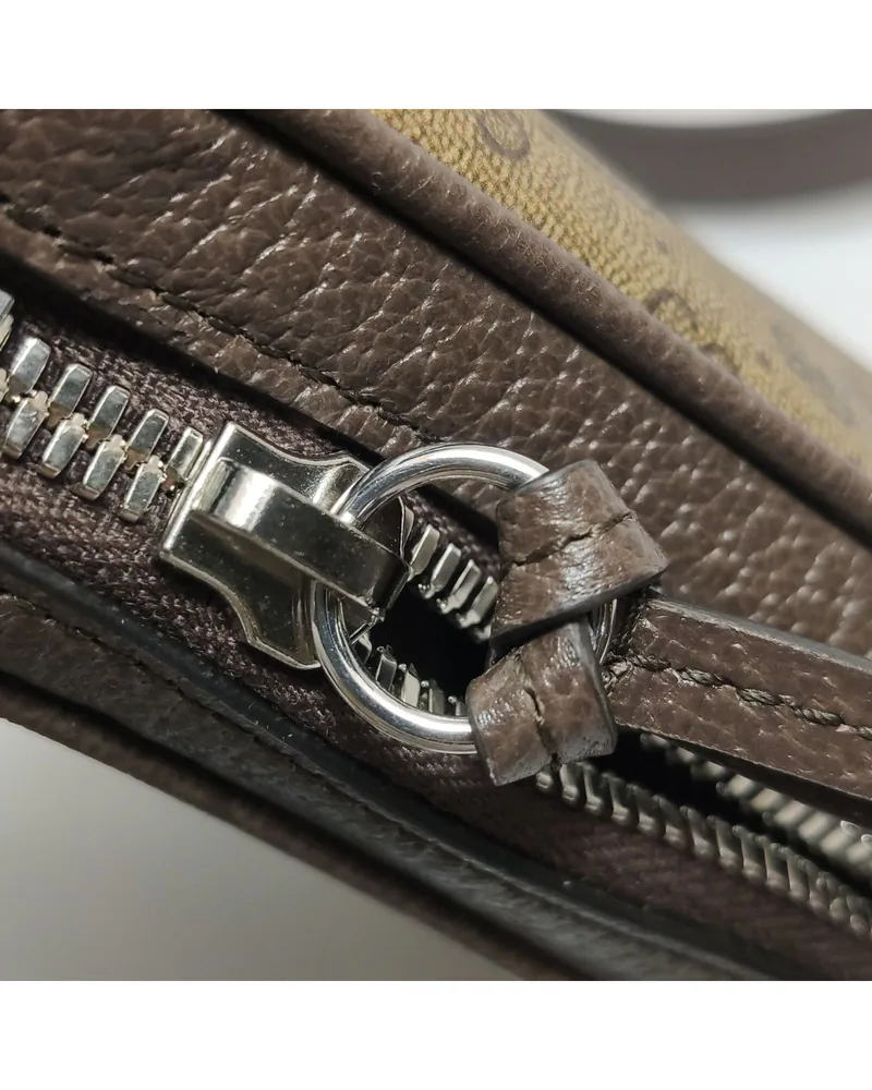 Gucci Attache Mini, close up light wear on the hardware