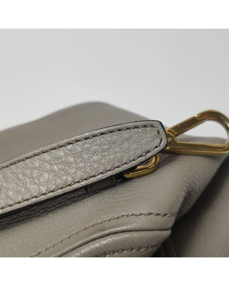 Prada Galleria, close up light wear on the strap
