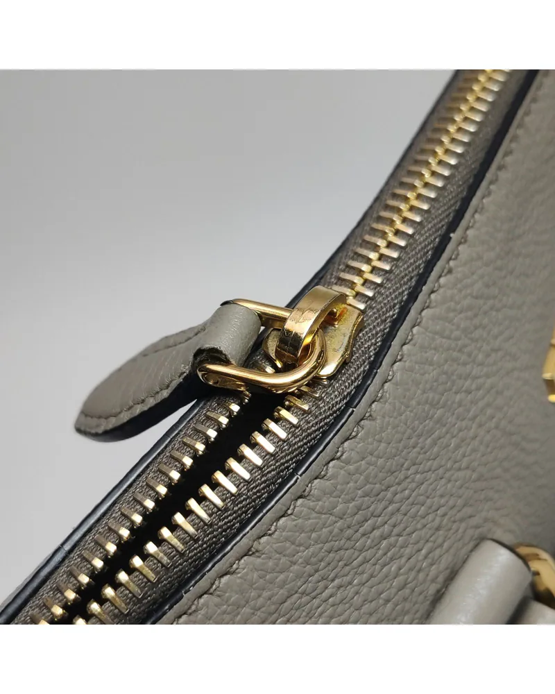Prada Galleria, close up moderate wear on the hardware