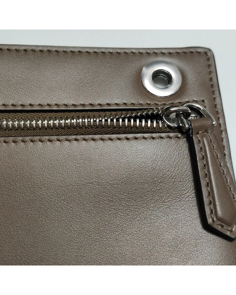 Fendi Peekaboo ISeeU Medium, close up light wear on the hardware