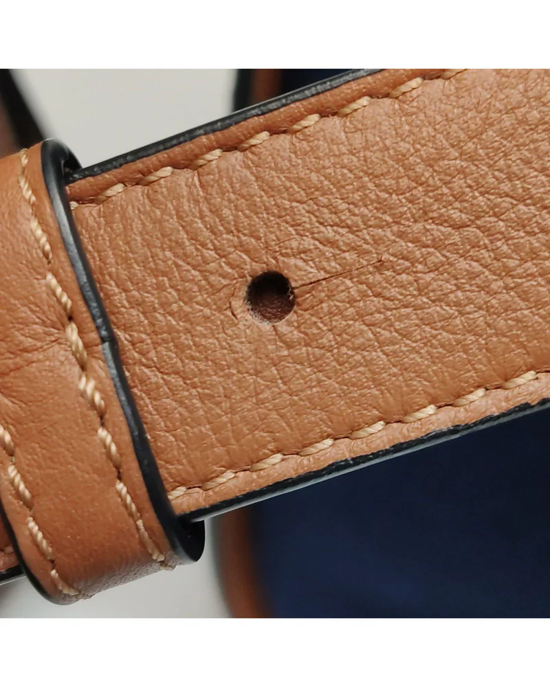 Loewe Hammock Small, close up light wear on the strap