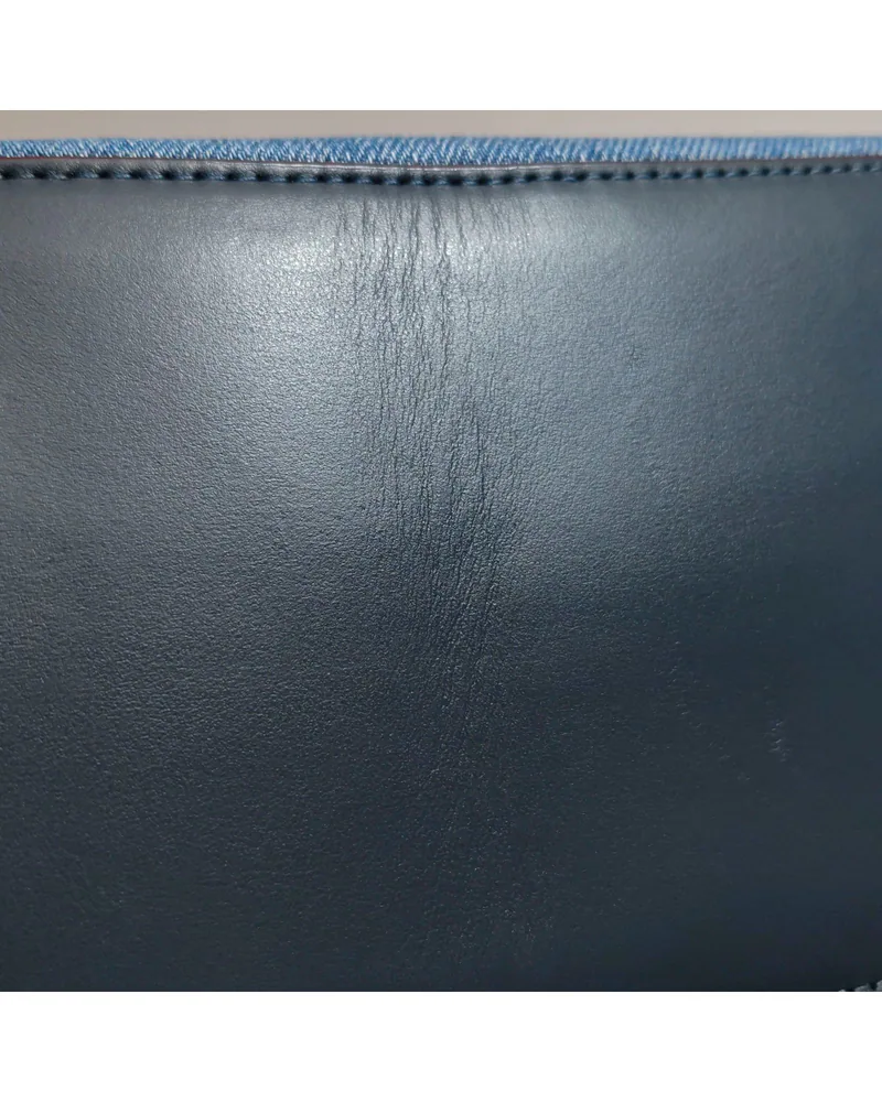Coach Willow Bucket 24, close up light wrinkles on the base
