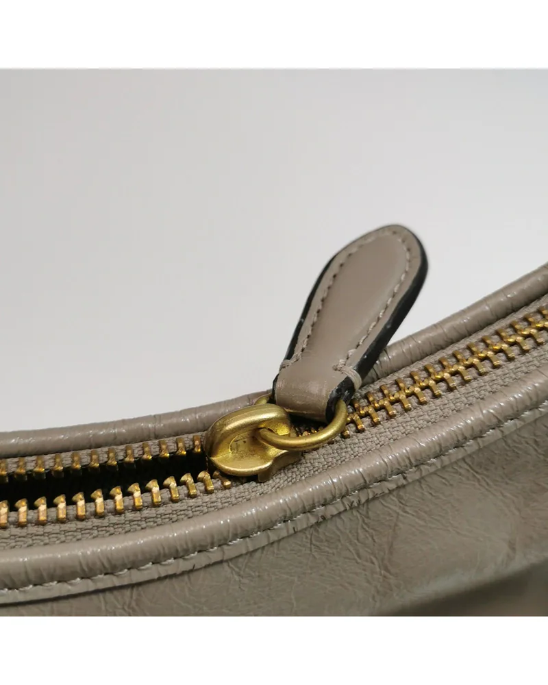 Coach Juliet 25, close up light wear on the hardware